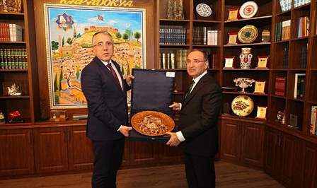 Adalet Bakanı Bekir Bozdağ, Nevşehir’deki temasları çerçevesinde Nevşehir Belediyesine ziyarette