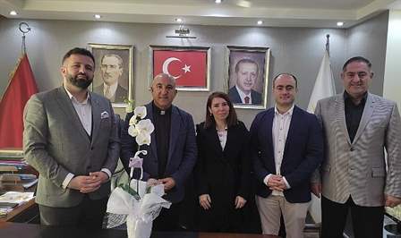 Türkiye'nin Stokholm Büyükelçiliği önünde müslümanların kutsal kitabı Kuran-ı Kerim'i yakan