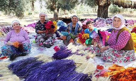 “Mis Kokulu Nergisler, Rengarenk Kuru Çiçekler Sizi Bekliyor”