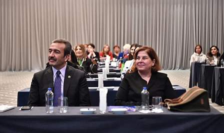 Kadın Adayları Destekleme Derneği’nin Adana’da başlattığı siyaset okulunun açılışına katılan