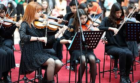 Sanatla büyüyen nesillerin yetişmesi ve müziğe ilgi duyan çocuklara destek