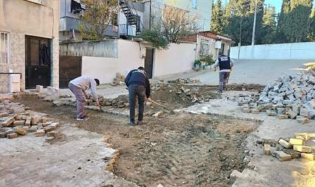 Edremit Belediyesi Fen İşleri Müdürlüğü’ne bağlı ekipler kent genelinde yol