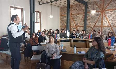 İzmir Büyükşehir Belediyesi’nin öncülüğünde hazırlanan İzmir Sürdürülebilirlik Elçileri Eğitim Programı’nın