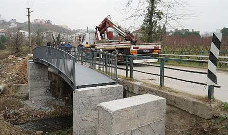 Gölcük Belediyesi, Şirinköy 676. Sokak’ta yayaların güvenli ulaşımını sağlamak amacıyla