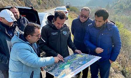 Bakırçay havzasındaki projeleri sahada inceleyen DSİ 2. Bölge Müdürü Saadettin