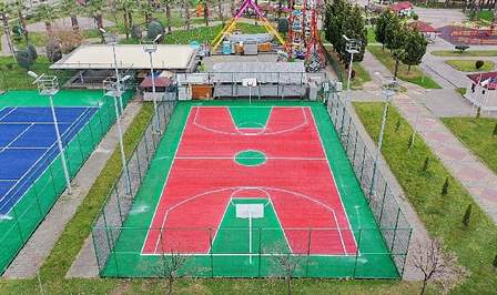 Kocaeli’ye çok sayıda spor sahası kazandıran Büyükşehir, Kavaklı sahilindeki spor