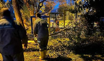 Kemer’de dün başlayan fırtına ve yağmur yaşamı olumsuz yönde etkiledi.