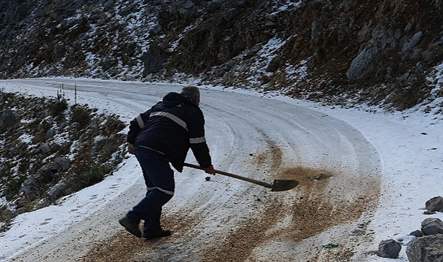 Akseki Alacabel Mevkii Sülek Yayla yolunda kar ve buzlanmadan dolayı