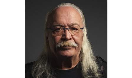 Moderatörlüğünü müzik yazarı Murat Beşer’in gerçekleştirdiği ve her ay yeni