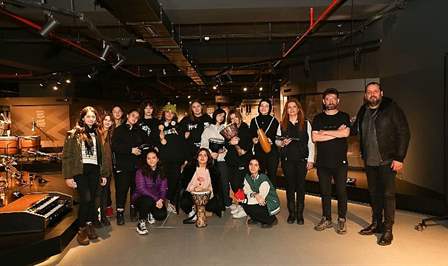 Liseli öğrenciler, Nilüfer Belediyesi’nin düzenlediği etkinlikte hem Müzik Enstrümanları Müzesi’ni
