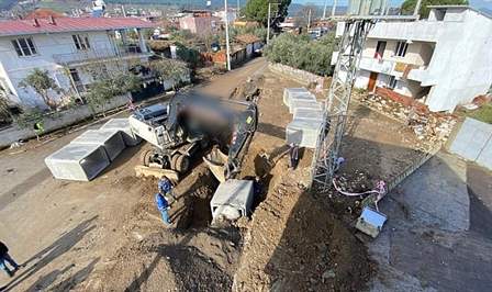 İZSU Genel Müdürlüğü’nün Torbalı’daki Özbey Mahallesi’nden geçen Mersinli Deresi’nde yürüttüğü