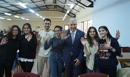 EÜ Kütüphanesi ziyaretçilerini ağırlamaya devam ediyor