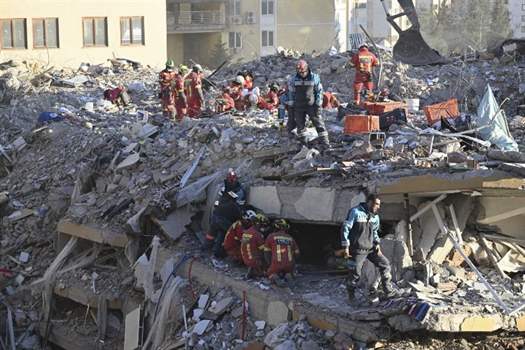 Depremin 13'ncü gününde enkaz altındaki mucizeler sürüyor