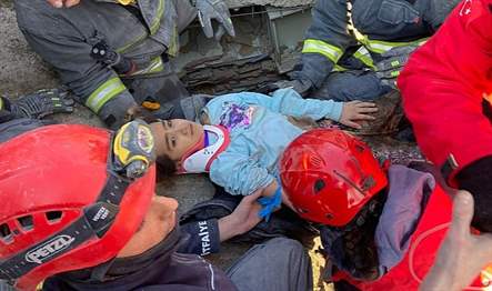 Antalya Büyükşehir Belediyesi İtfaiyesi 99 ve 101’inci saatlerde Maraş’ta iki
