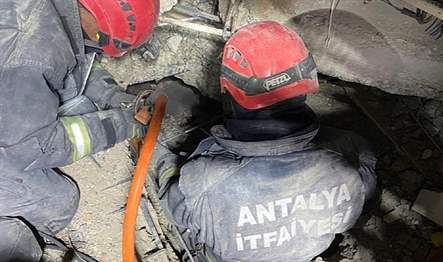 Antalya Büyükşehir Belediyesi İtfaiyesi Kahramanmaraş’ta mucizevi bir kurtarışa imza attı.