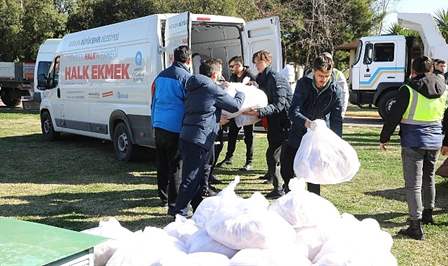 Antalya Büyükşehir Belediyesi, deprem bölgesine Halk Ekmek Fabrikası’ndan 100 bin
