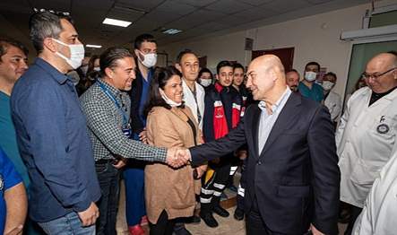 İzmir Büyükşehir Belediye Başkanı Tunç Soyer, Türkiye’yi yasa boğan deprem