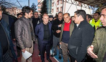 İzmir Büyükşehir Belediye Başkanı Tunç Soyer, afet bölgesinde Hatay’ın ardından