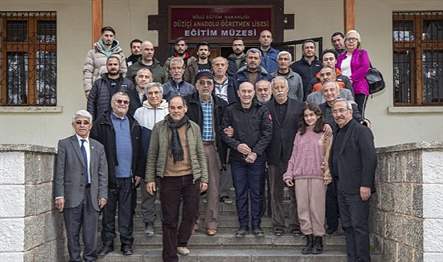 İzmir Büyükşehir Belediye Başkanı Tunç Soyer, depremden etkilenmeyen Osmaniye Düziçi