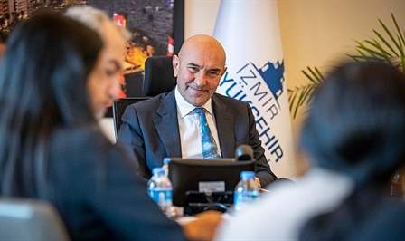 Roman yurttaşların oluşturduğu sivil toplum kuruluşlarının temsilcileriyle bir araya gelen