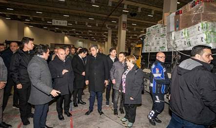 İzmir Büyükşehir Belediye Başkanı Tunç Soyer, depremden etkilenen 10 kente