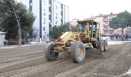 Burhaniye Belediyesi’nin talebiyle, Burhaniye’nin merkezindeki yıkılan eski hastanenin olduğu alan