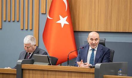 İzmir Büyükşehir Belediye Başkanı Tunç Soyer, deprem felaketinin ardından kentteki
