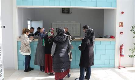Büyükşehir, toplu taşıma araçlarından ücretsiz yararlanacak olan afetzedelere misafir kartlarını