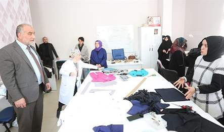 Canik Belediyesi Hanım Konakları kursiyerleri depremzedeler için battaniye, kışlık kıyafet,