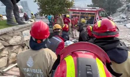 Hatay’da AFAD koordinasyonuyla yürütülen arama kurtarma ve yardım faaliyetlerine aralıksız