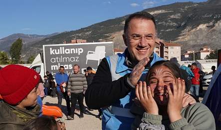 Beylikdüzü Belediyesi’nin Beylikdüzü Kaymakamlığı iş birliğiyle Hatay’da kurduğu çadır kentte