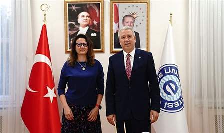 Egeli başarılı akademisyen çalışmalarıyla bilime yön vermeye devam ediyor