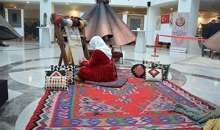 Kıbrıs Modern Sanat Müzesi’nin 46 eşsiz el yapımı halıyı sanatseverlerle