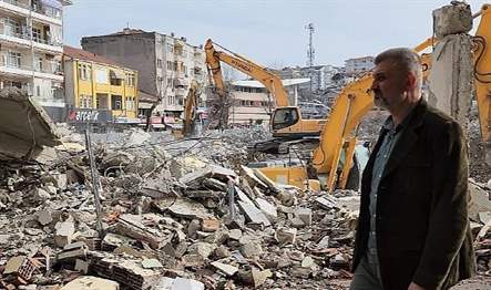 Hatay’da salgın hastalık önleme konusunda görevini sürdüren Gölcük Belediye Başkanı