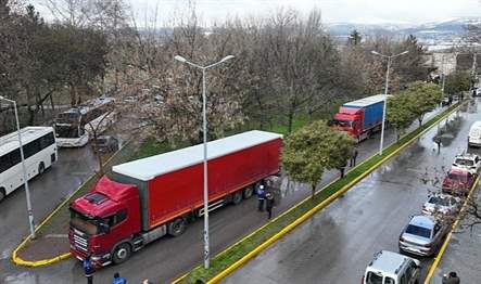 Gölcük Belediyesi ve Kızılay Gölcük Şubesi işbirliğinde başlatılan yardım kampanyasına