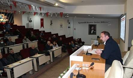 Çiğli Belediye Başkanı Utku Gümrükçü, deprem bölgesinden Çiğli’ye gelen depremzedelerin