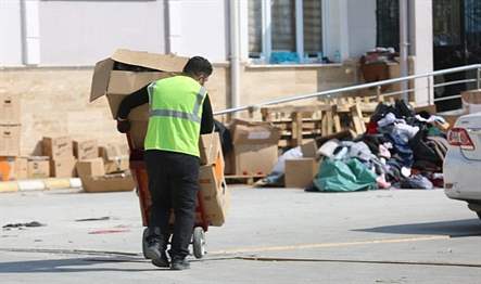 Kocaeli Büyükşehir’in Hatay Defne’de kurduğu lojistik merkezinden her gün 5
