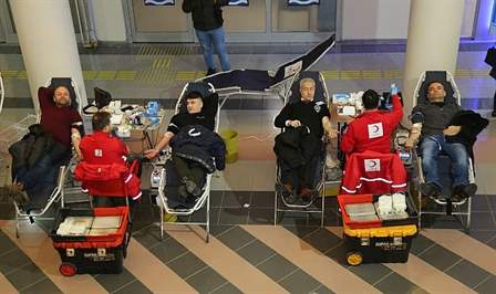 Gölcük Belediyesi ve Türk Kızılay işbirliğinde; deprem bölgesindeki ihtiyacın karşılanmasına