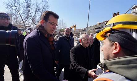 KILIÇDAROĞLU VE İMAMOĞLU, DEPREMİN MERKEZ ÜSSÜNDE VATANDAŞLARLA BULUŞTU