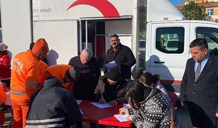 Milas Belediyesi personeli ve vatandaşlar, deprem bölgelerimizdeki acil kan ihtiyacına