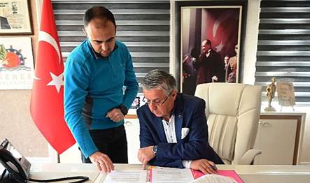 Kemer Belediye Başkanı Necati Topaloğlu'nun İngiltere'nin başkenti Londra'da düzenlenen World