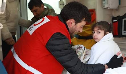 Kızılay 10 ili etkileyen büyük depremin ardından depremden etkilenen bölgelere
