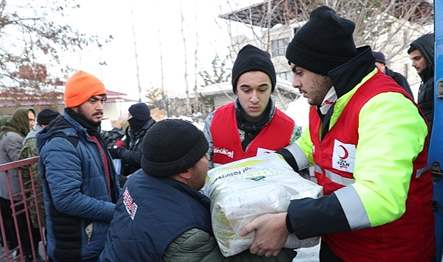 Kahramanmaraş depremin ardından Kızılay tüm afet bölgesinde günde üç öğün