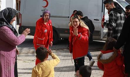 AFET BÖLGELERİNDE “ÇOCUK DOSTU ALANLAR” KURULUYOR