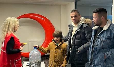 Çocuklar Kumbaralarını Verdi