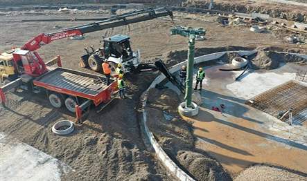 Büyükşehir, Milli İrade Meydanında saha imalatını tamamladı. Projede tek parçalı