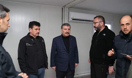 Hatay Defne’de Kocaeli Büyükşehir’in kurduğu hastaneyi inceleyen Sağlık Bakanı Koca,