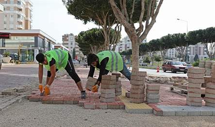 Antalya Büyükşehir Belediyesi, Muratpaşa İlçesi Termesos Bulvarı’nda kaldırım yenileme çalışması
