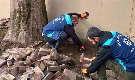 Büyükşehir Belediyesi Yol Bakım Timi, Seka Devlet Hastanesi çevresindeki kaldırımları