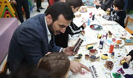 Bağcılar Belediyesi tarafından düzenlenen “Atığını Eğlenceye Çevir” etkinliğinde minikler hem